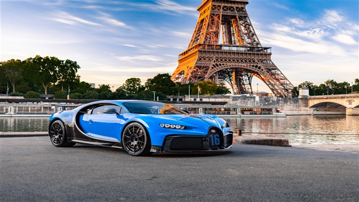 Bugatti Chiron Pur Sport 4K in Paris