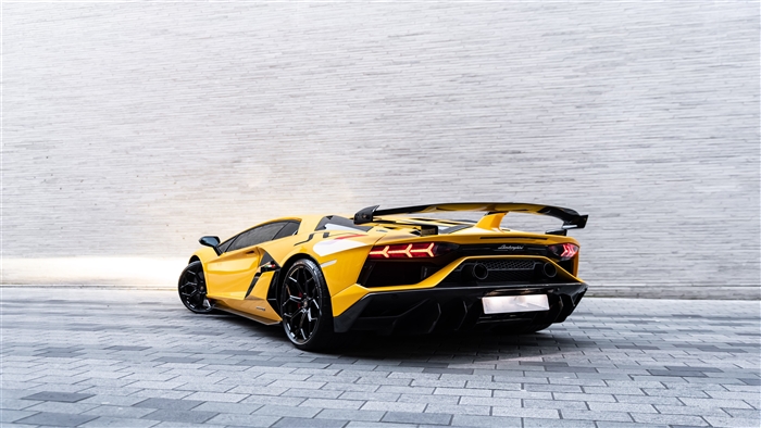 Yellow Lamborghini Aventador LP 770-4 SVJ 4K
