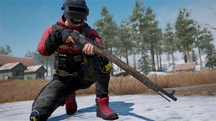 Player with rifle in PUBG Season 7 4K