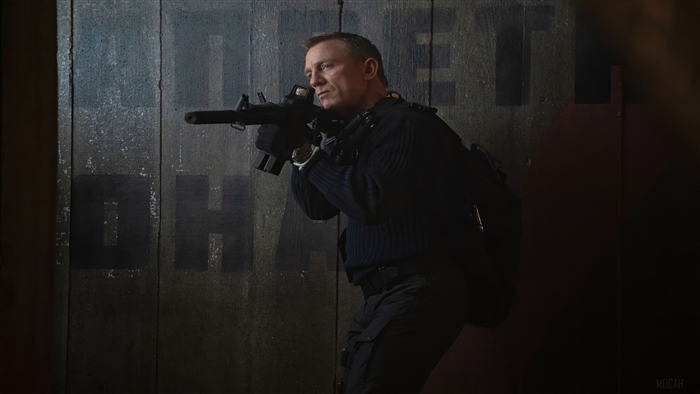 Daniel Craig as James Bond in No Time To Die 4K
