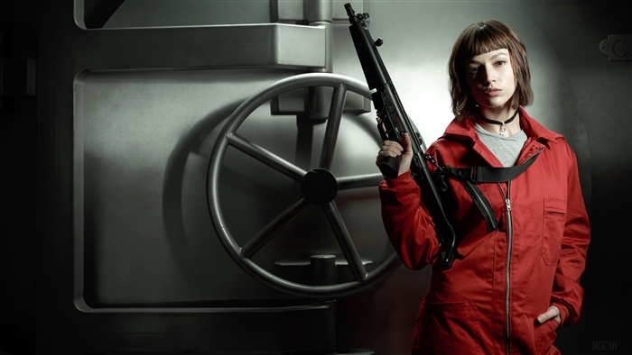 Tokyo from Money Heist holding a rifle