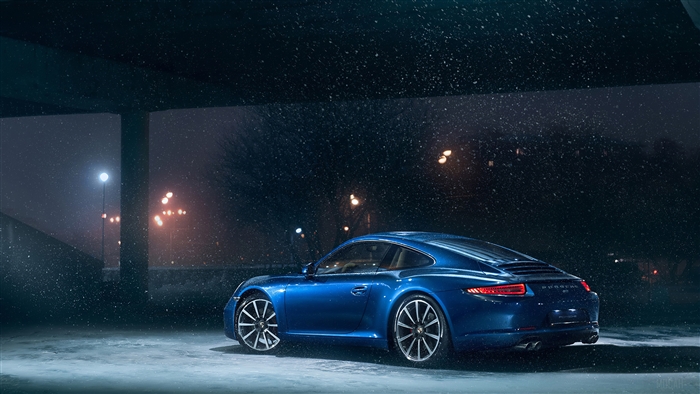 Blue Porsche 911 in Snow 4K