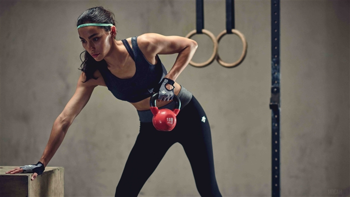 Adrianne Ho performing kettlebell row 4K