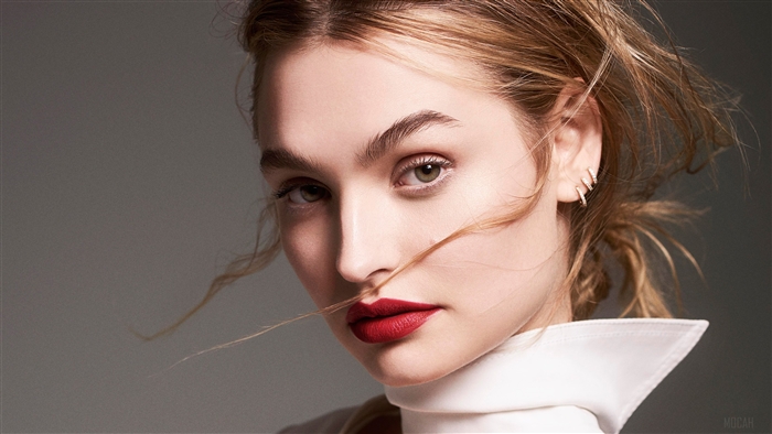 Harper's Bazaar Model 4K