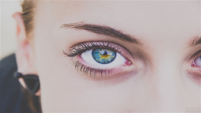 Close up of a woman's blue and green eye 4K