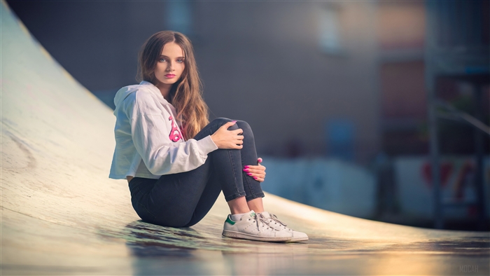 Girl in Skate Park 4K