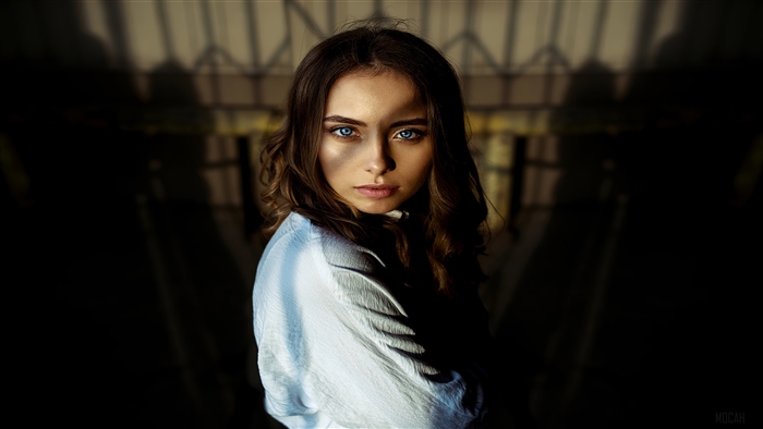 Model with Blue Eyes Looking at Viewer 4K