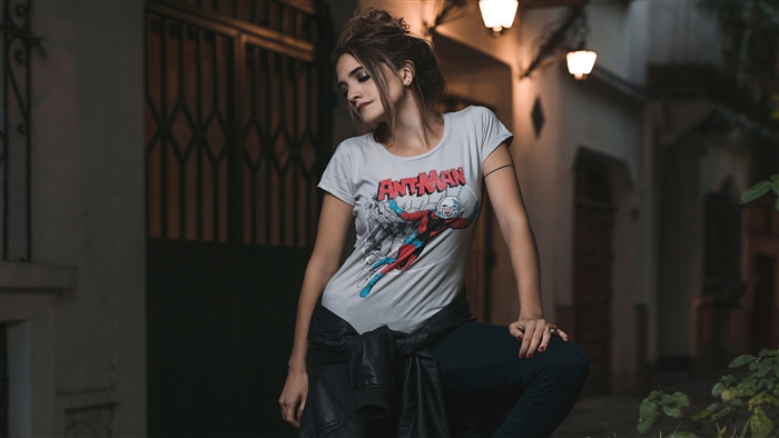 Girl in Ant-Man T-shirt 4K