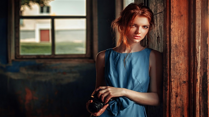 Red Head Girl with Messy Hairs and Camera 4K