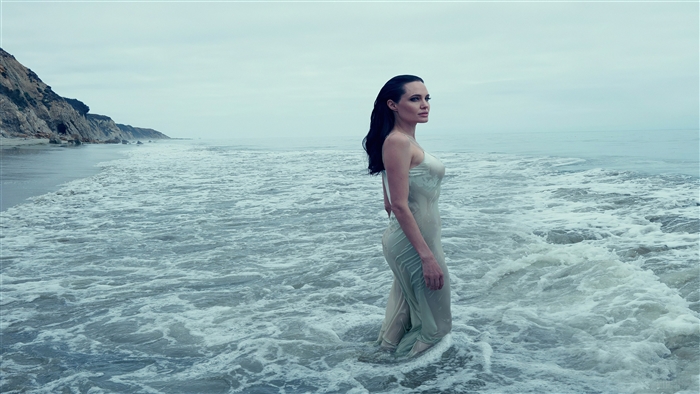 Angelina Jolie in the Ocean 4K