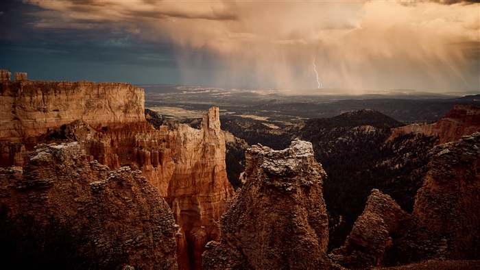 Bryce Canyon Hoodoos During a Thunderstorm 4K