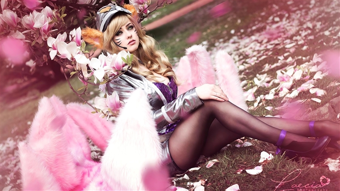 Ahri from League of Legends Cosplay 4K