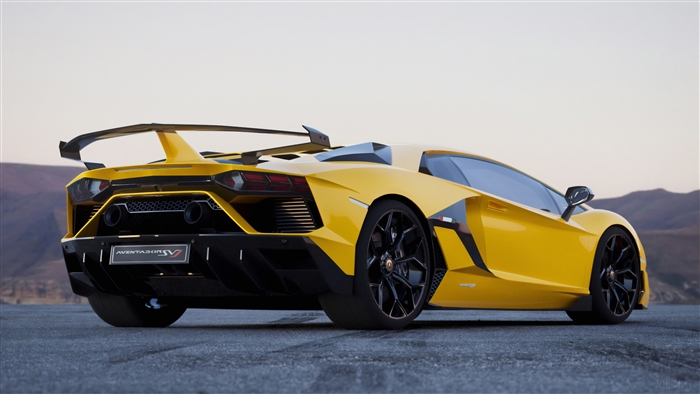 Yellow Lamborghini Aventador SV 4K