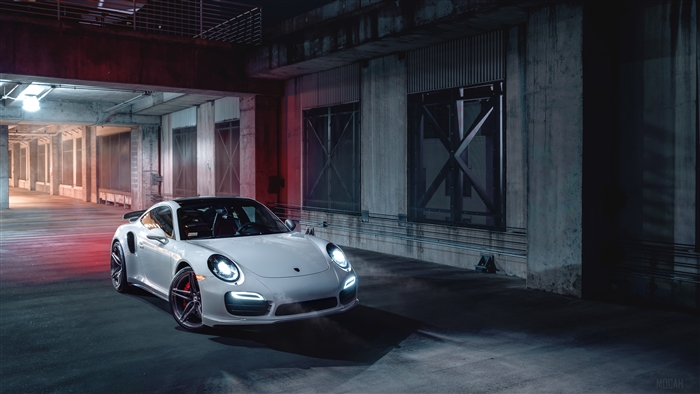 White Porsche 911 4K