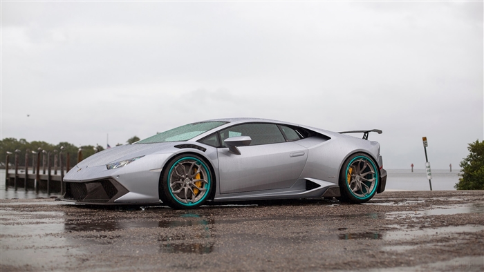 Silver Lamborghini Huracan 2019 4K
