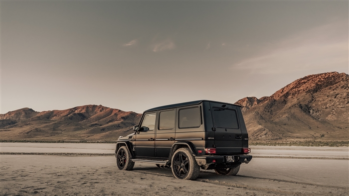 Black Mercedes-Benz G63 AMG 4K in desert