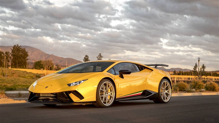 Yellow Lamborghini Performante Huracan 4K
