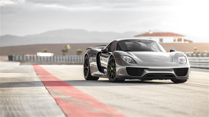 Porsche 918 Spyder on a Racetrack 4K