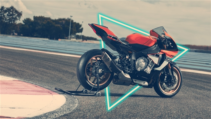 Yamaha R1 with Akrapovic Exhaust 4K