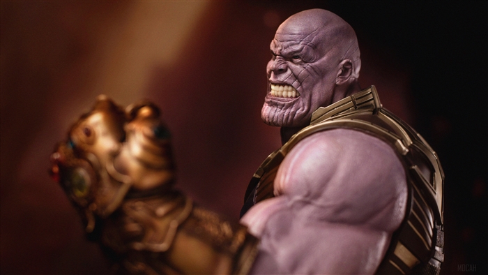 Thanos with Infinity Gauntlet 4K