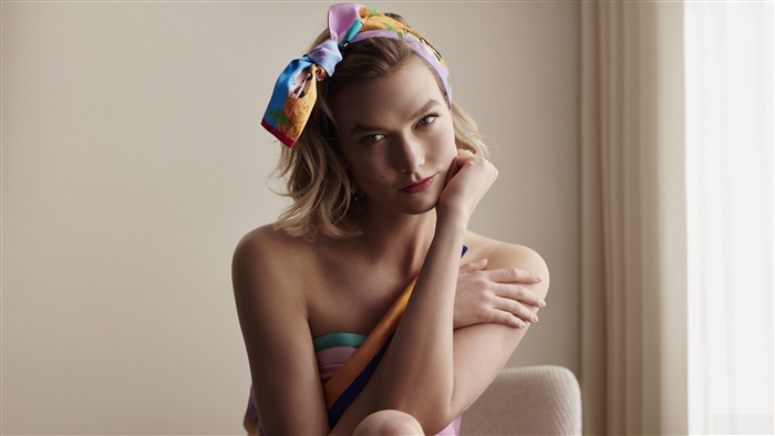 Karlie Kloss in Louis Vuitton 2019 4K