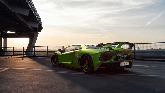 Green Lamborghini Aventador SVJ 4K