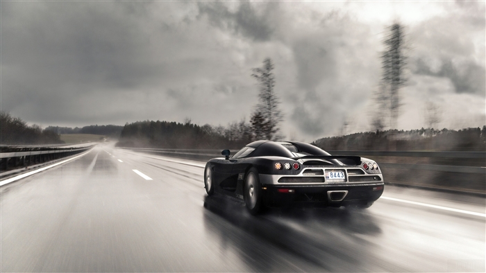 Koenigsegg On Wet Roads