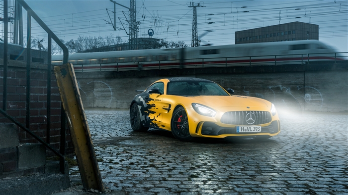 4K Mercedes-Benz AMG GT with Train