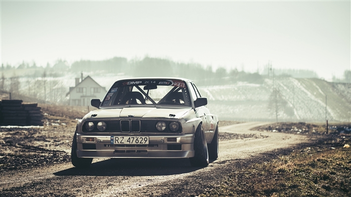 BMW E30 Low Rider 4K