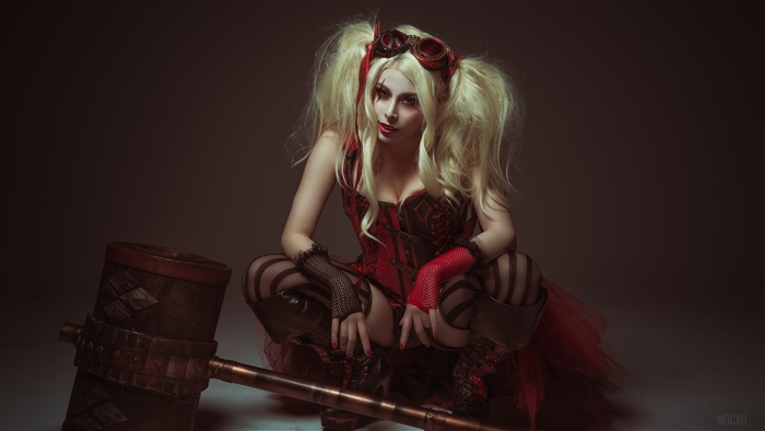 Harley Quinn Cosplay with Giant Hammer 4K