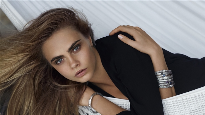Cara Delevingne in a hammock 4K