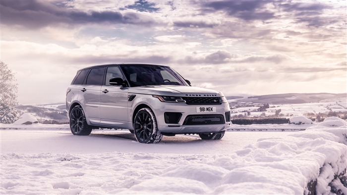 Range Rover Sport HST in snow