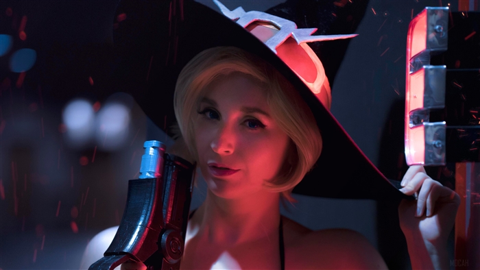 Mercy Cosplay from Overwatch 4K