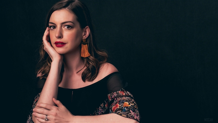 Anne Hathaway 2019