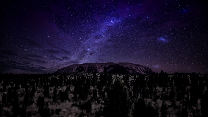 Milky Way over Uluru at Night 4K