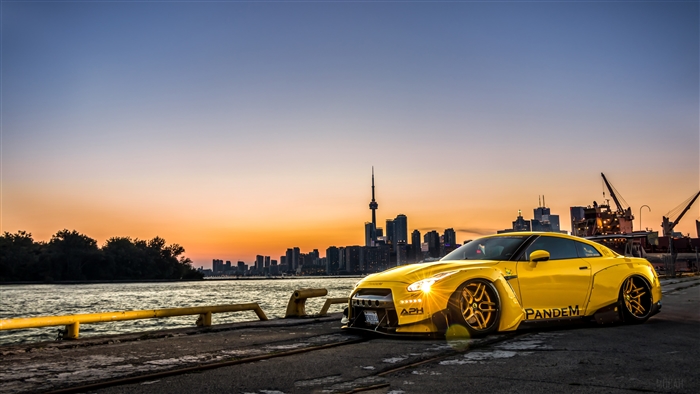 Yellow Nissan GTR in Toronto 4K