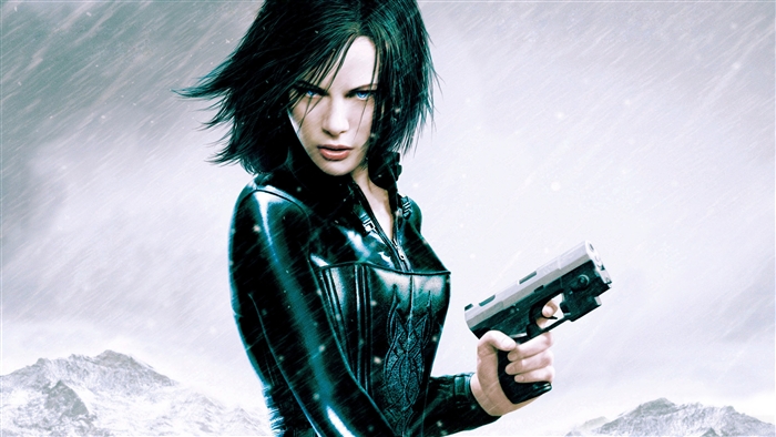 Selene from Underworld holding a gun in the snow