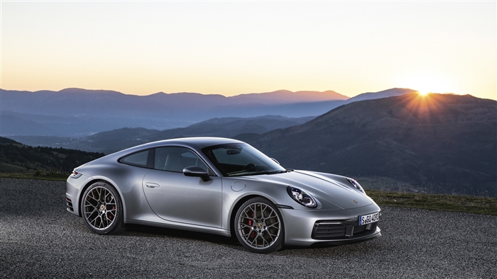 Silver Porsche 911 4K