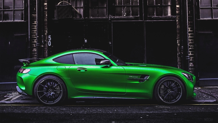 Green Mercedes AMG GT R 2018 4K