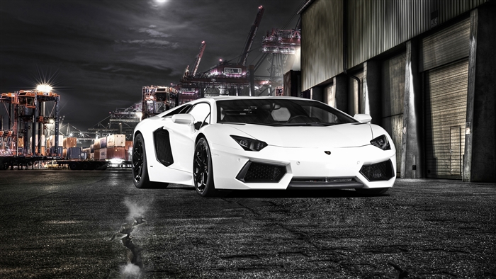 White Lamborghini Aventador 4K