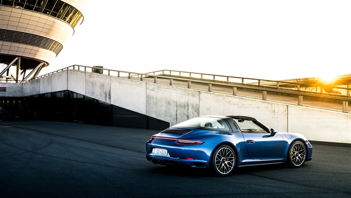 Blue Porsche 911 Targa GTS 4K