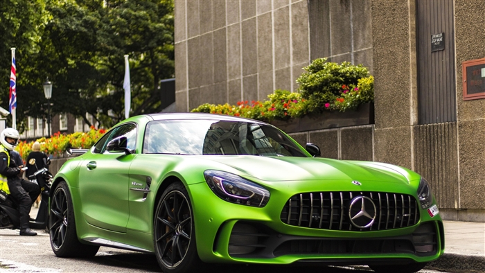 Green Mercedes AMG GTr