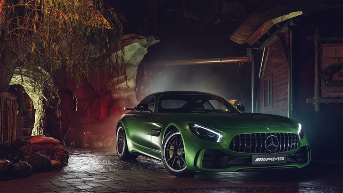 Green Mercedes AMG GTR