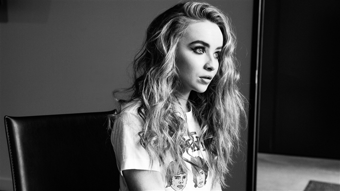 Sabrina Carpenter in Monochrome 4K