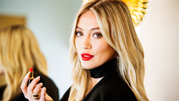 Hilary Duff with red lipstick 4K