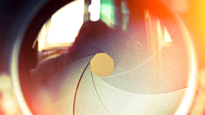 Macro lens aperture with abstract light flares