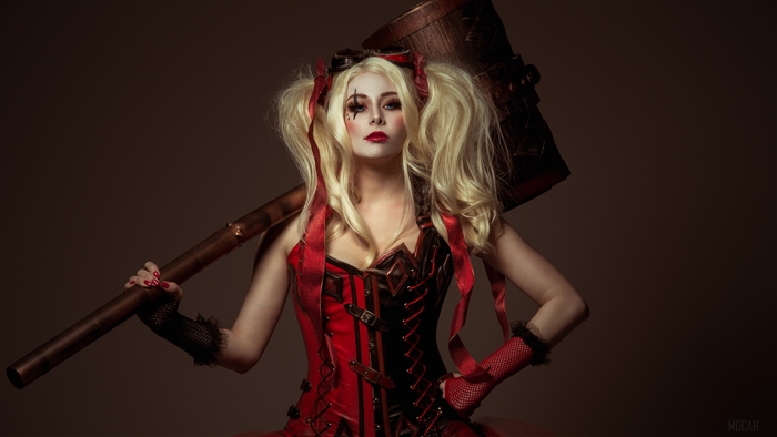 Harley Quinn Cosplay with Mallet 4K