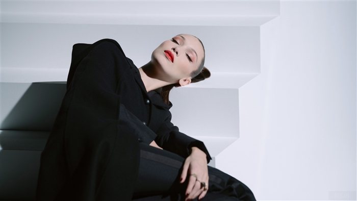 Bella Hadid for Dior 4K