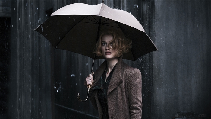 Queenie Goldstein from Fantastic Beasts in the rain 4K