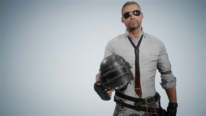 Player Unknown’s Battlegrounds character holding helmet 4K